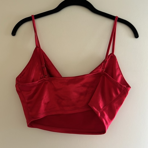 Red Bra / Crop top - Picture 3 of 3